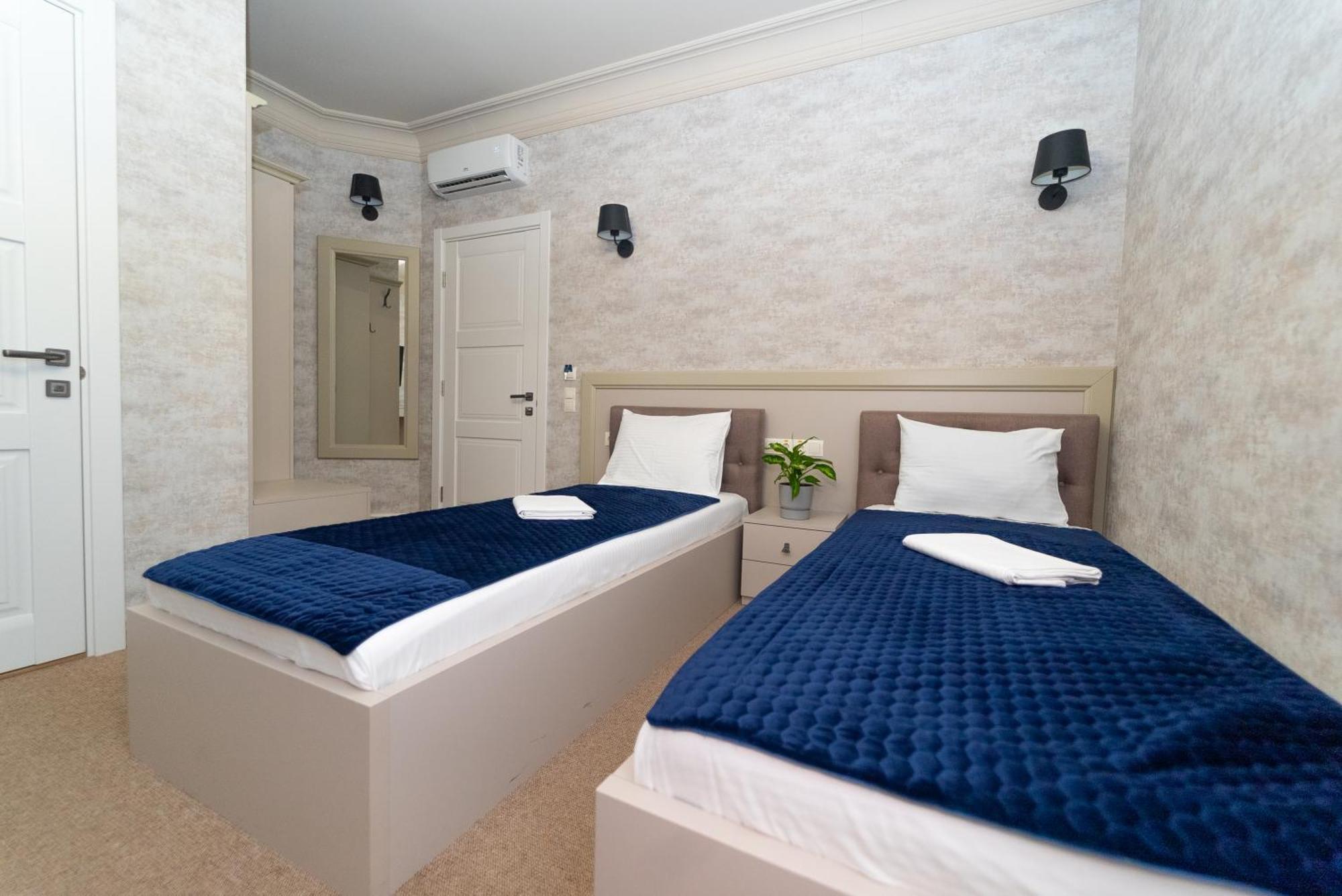Maner Hotel Odesa Exterior photo