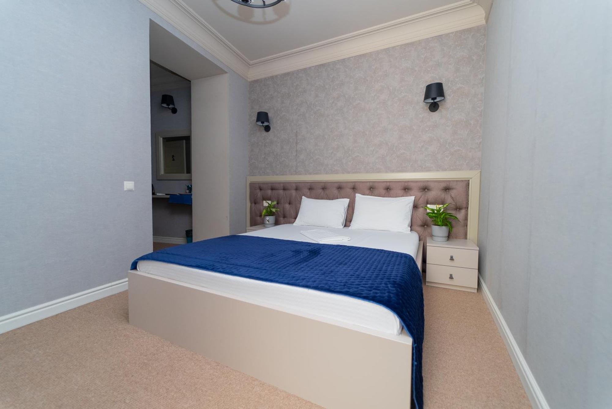 Maner Hotel Odesa Exterior photo